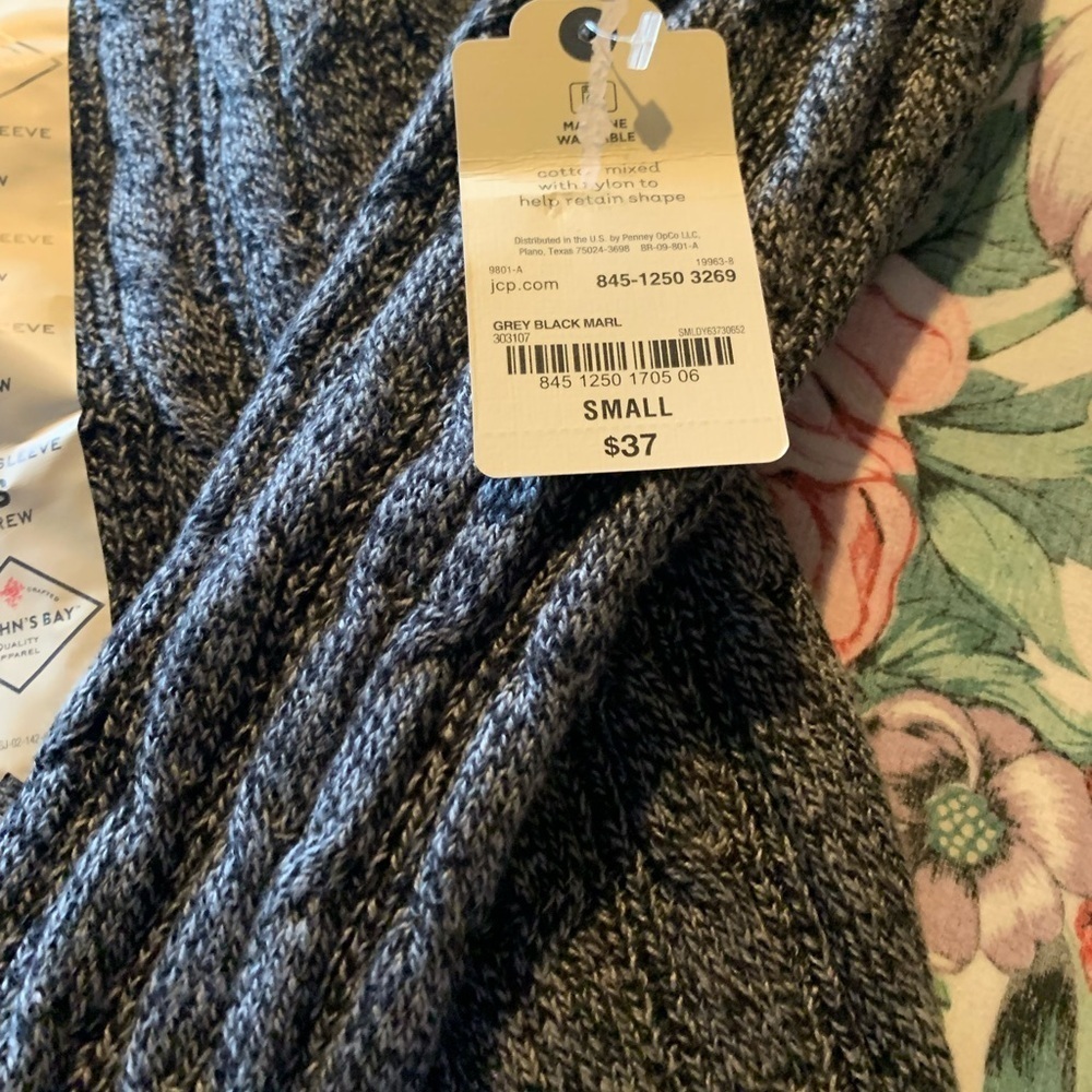 NWT St John’s Bay Men's Gray Cable Knit Sweater Size Small - Picture 2 of 4